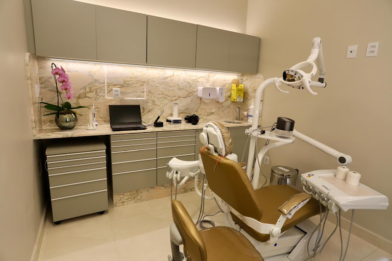 Foto 2 de Dra. Gabriela Alarcon | Implante e Estética dental