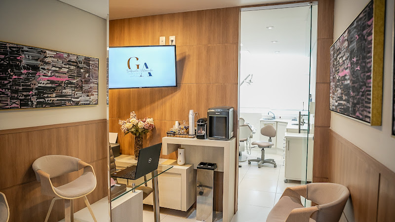 Foto 2 de Dra. Gabriela Almeida CONSULTÓRIO ODONTOLÓGICO / HARMONIZAÇÃO FACIAL na Bela Vista