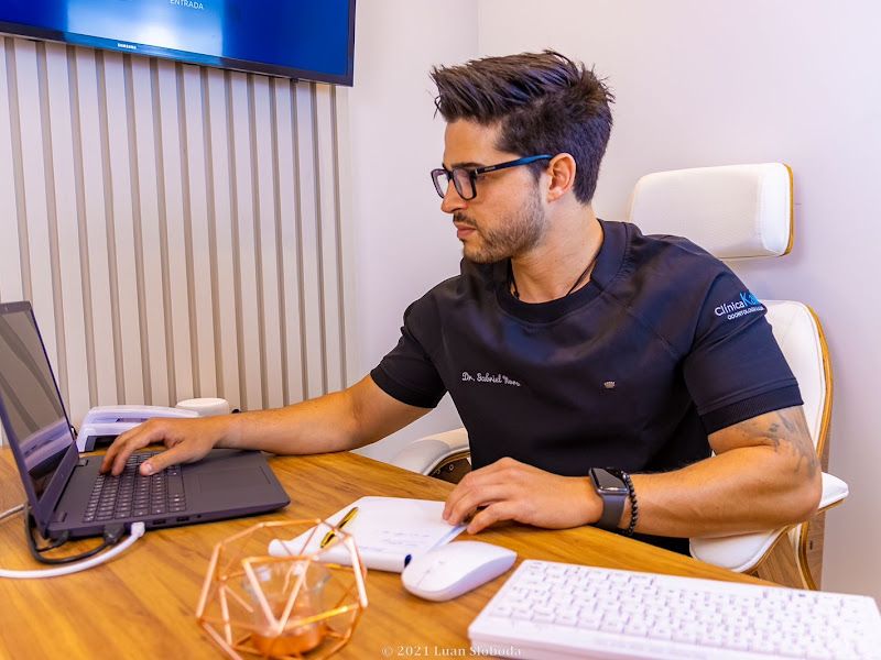 Foto 7 de Dra. Gabriela Almeida CONSULTÓRIO ODONTOLÓGICO / HARMONIZAÇÃO FACIAL na Bela Vista