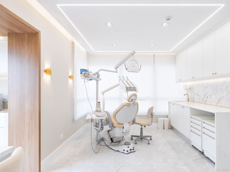 Foto 6 de Dra. Gabriela Baldessim - implantes I lentes em resina em Piracicaba | CROSP 130285