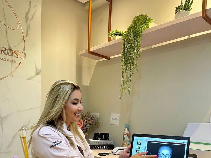 Foto 8 de Dra. Gabriela Baldessim - implantes I lentes em resina em Piracicaba | CROSP 130285