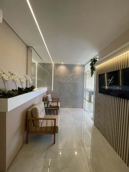 Foto 3 de Dra. Gabriela Lima • Harmonização Facial & Odontologia