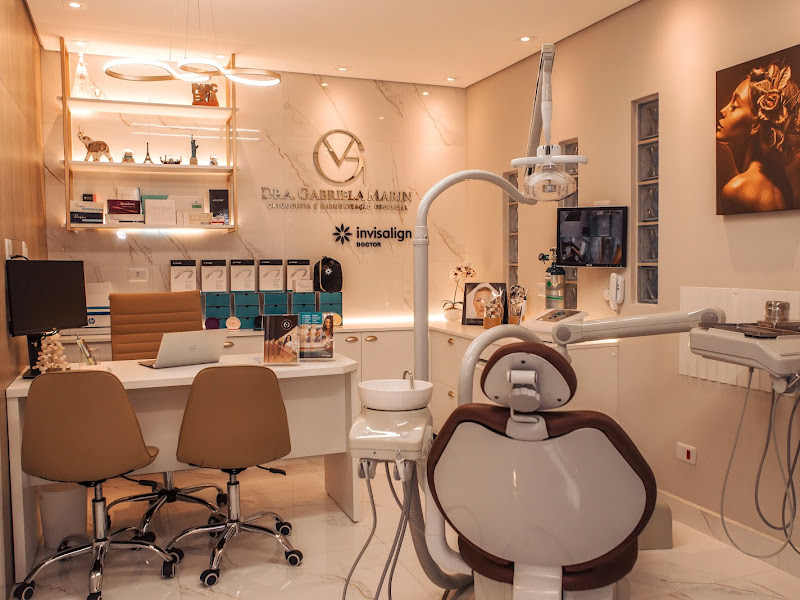 Foto de Dra. Gabriela Marin - Ortodontia, Invisalign & Harmonização Orofacial