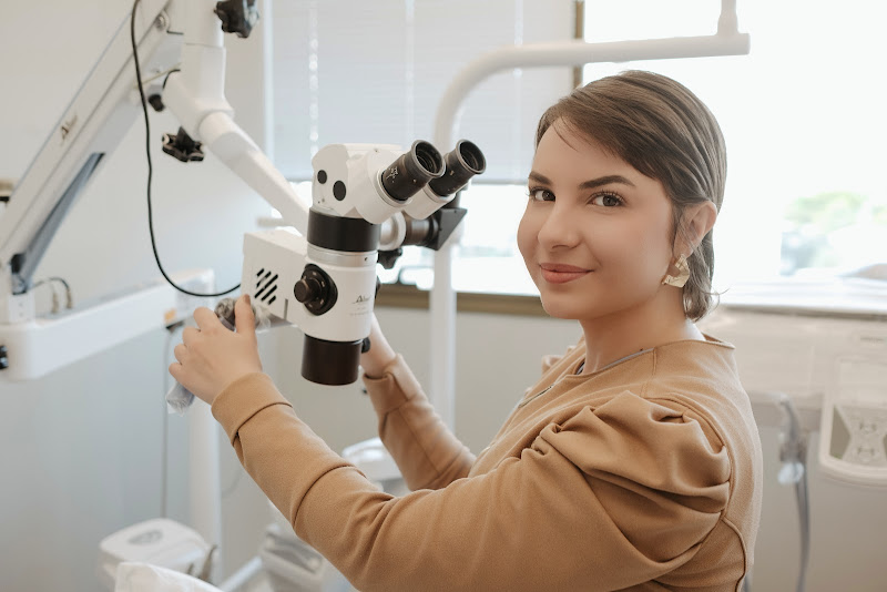 Foto 2 de Dra. Gabriela Pasqualin - ENDOZOOM (Endodontia com Microscopia)