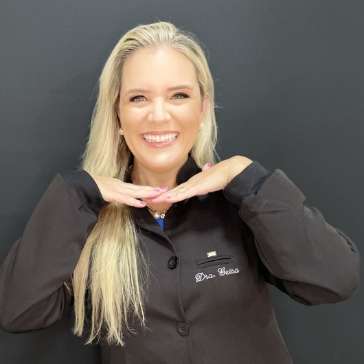 Foto 2 de Dra. Geisa Fernanda Almeida Sandi Pereira