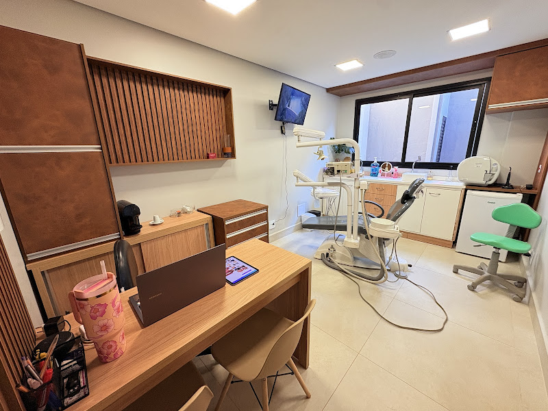 Foto 2 de Dra Giovana Storti Uemura ||Dentista - Ribeirão Preto