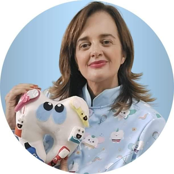Foto 2 de Dra. Gisele Gomes Oliveira- Odontopediatra