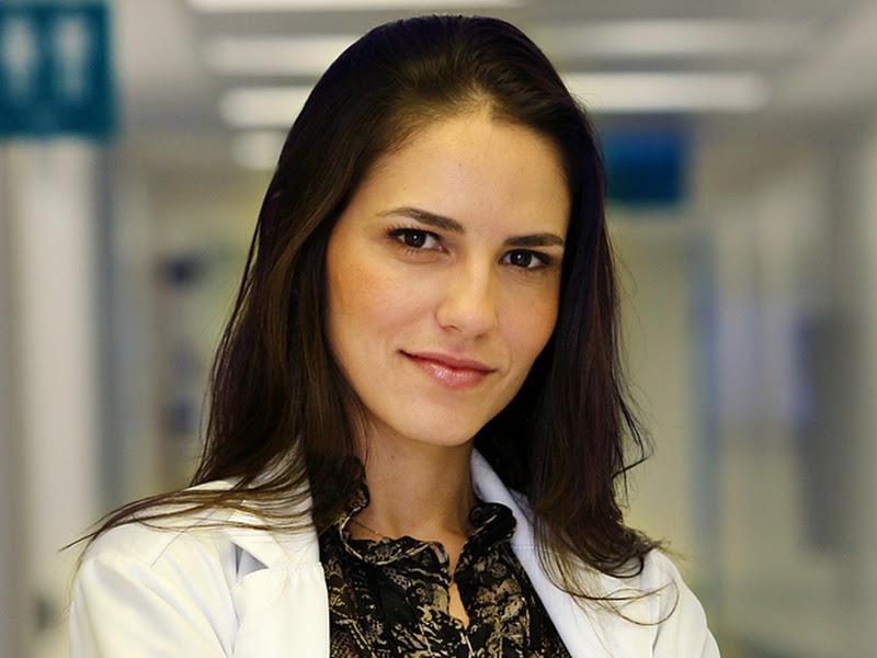 Foto de Dra. Giselle Theotonio é especialista no tratamento das dores de cabeça e em neuromodulação