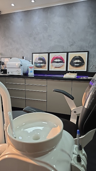 Foto 2 de Dra. GIULIANA ABRITA | DENTISTA