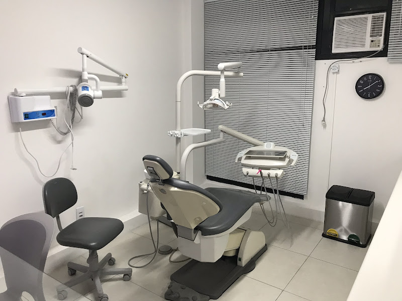 Foto de Dra Giulianne / Implantes dentários / Aparelho invisível / Dentista Paraíso / Clareamento / Crianças atípicas