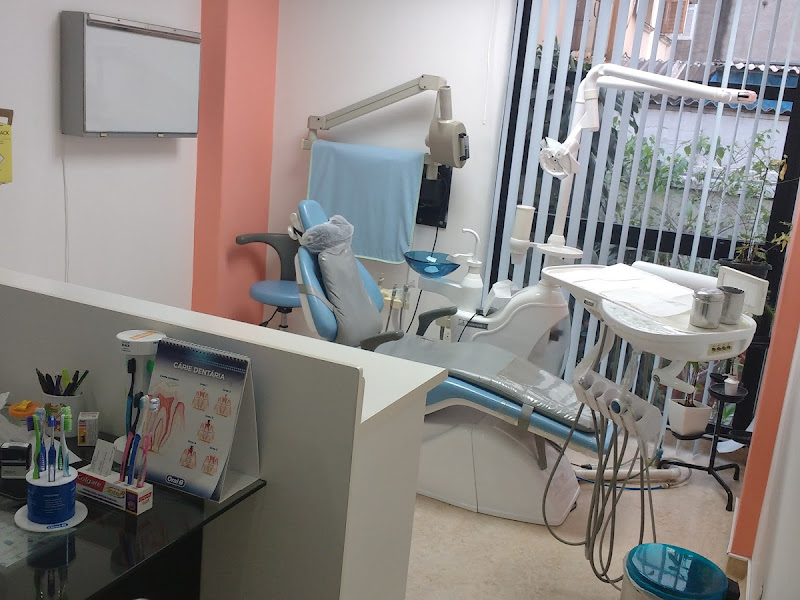 Foto 9 de Dra Giulianne / Implantes dentários / Aparelho invisível / Dentista Paraíso / Clareamento / Crianças atípicas