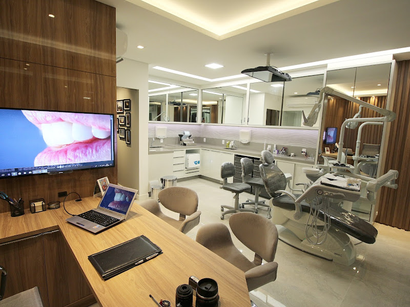 Foto 3 de Dra Grayce Schneider - Harmonização Facial