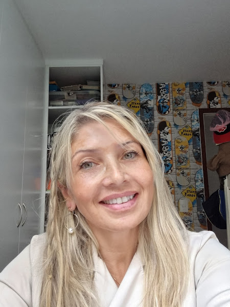 Foto 3 de Dra Helaine Housy - Cirurgiã Dentista Urgência