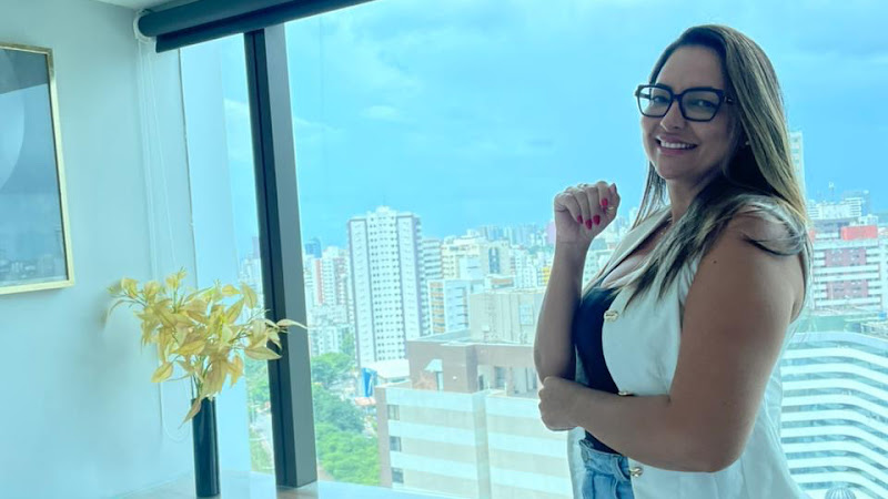 Foto 2 de Dra Helcrijane Santos | Harmonização Glútea | Thermolaser | Perfiloplastia | Feira de Santana - BA