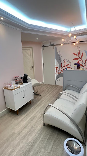 Foto 2 de Dra. Hellen Loiola - Odontopediatria e Endodontia