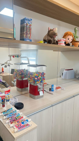 Foto 3 de Dra. Hellen Loiola - Odontopediatria e Endodontia