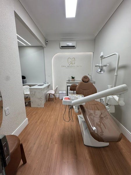 Foto 2 de Dra. Heloisa Silva | Odontologia Estética