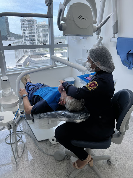 Foto de Dra. Hestefany Farias – Limpeza e Clareamento Dental em Vitória ES