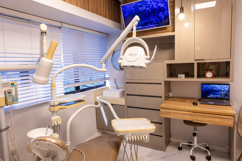 Foto 3 de Dra Ilana Neves- Dentista Salvador- Implantes Dentários Salvador