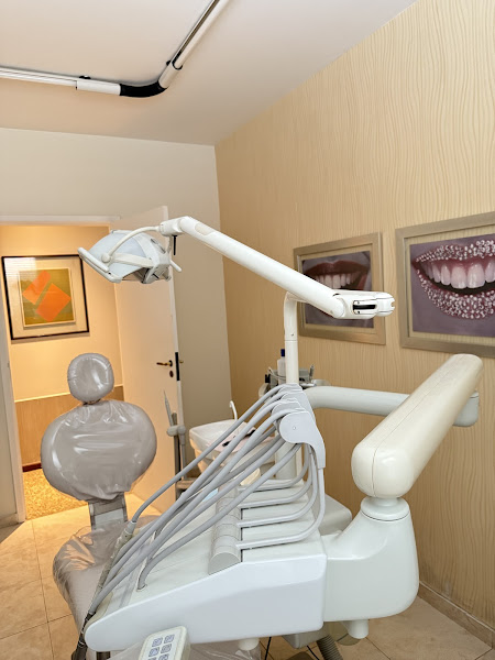 Foto 2 de Dra Irinete Magalhães/Odontologia Restaurativa/Clareamento/Clinica Geral/Bruxismo/DTM/Dentista em Campos dos Goytacazes