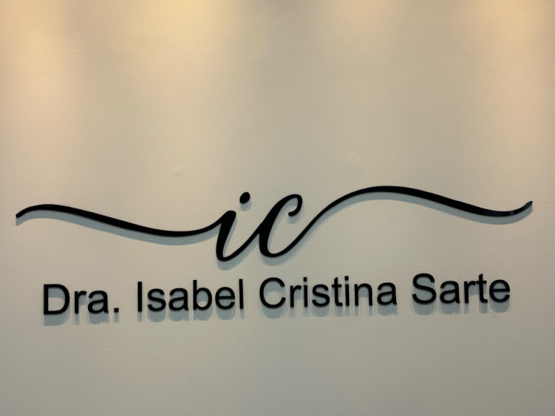 Foto de Dra. Isabel Cristina - Odontologia - ESPECIALISTA EM PRÓTESE DENTÁRIA E ORTODONTIA