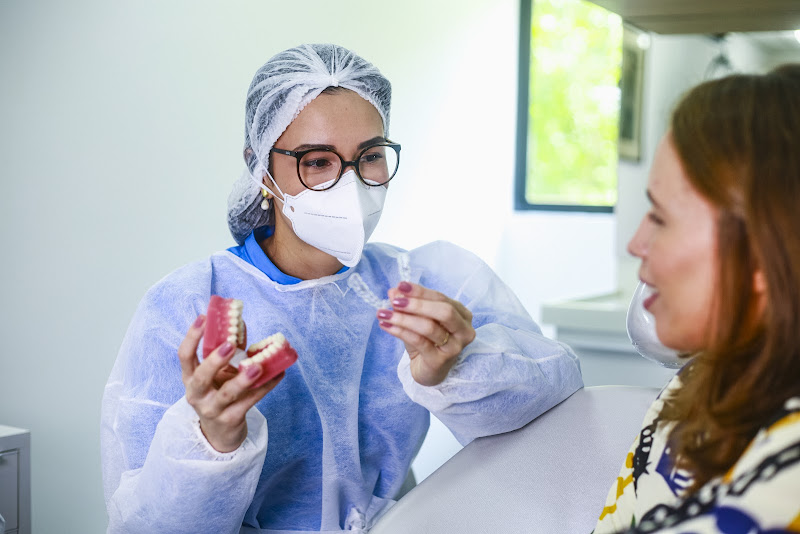 Foto 2 de Dra. Isabela Castelo Branco - Odontologia, Ortodontia, Aparelho Ortodôntico, Invisalign