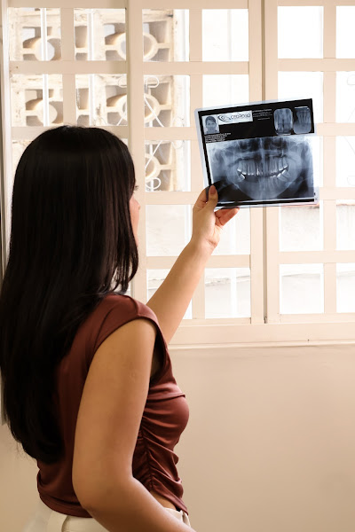 Foto 5 de Dra. Isabela Maciel | Clareamento dental, Restaurações, Tratamento de canal