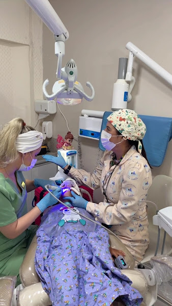 Foto 3 de Dra. Isabella Rocha Ernani Sedação Moderada Óxido Nitroso Odontologia Anestesista Dentista Infantil Criança Adulto Especiais