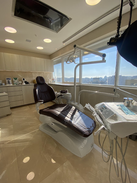 Foto 3 de Dra. Isadora Carvalho | Cirurgiã-Dentista | Laserterapia | Odontologia | Sisos | Clareamento | Limpeza