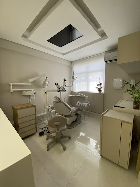 Foto 2 de Dra. Izabela Dutra - Endodontia (Tratamento de canal)