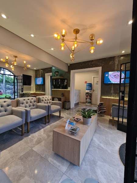 Foto 2 de Dra. Izabela Taiatella / Invisalign alto da XV - Curitiba