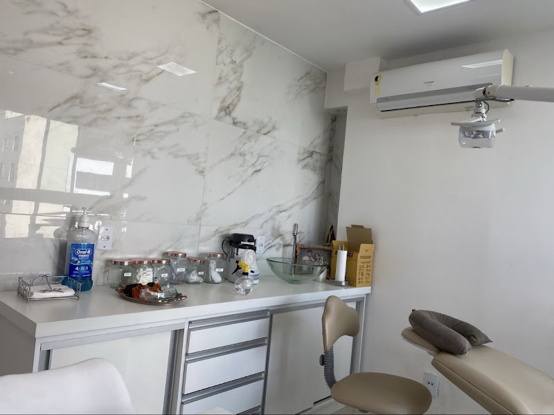 Foto 8 de Dra. Izabella Mello | Dentista em Natal | Urgência Odontológica 24h | Dentista 24h