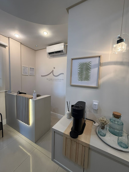 Foto 2 de Dra. Izabella Neves - Odontologia Itajaí