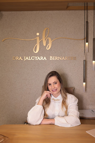 Foto 2 de Dra. Jalcyara Bernardes - Dentista, Ortodontista, Alinhador Invisível - Divinópolis