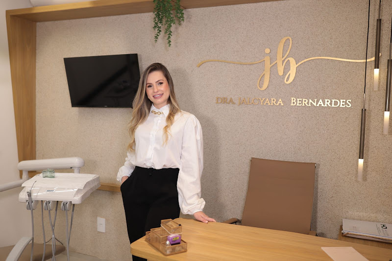 Foto 3 de Dra. Jalcyara Bernardes - Dentista, Ortodontista, Alinhador Invisível - Divinópolis