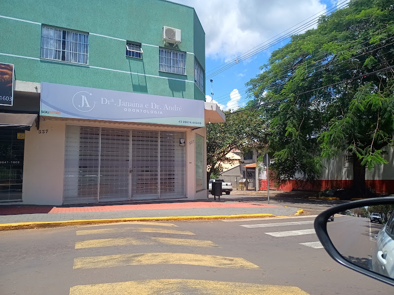 Foto de Dra Janaína e Dr. Andre - Odontologia