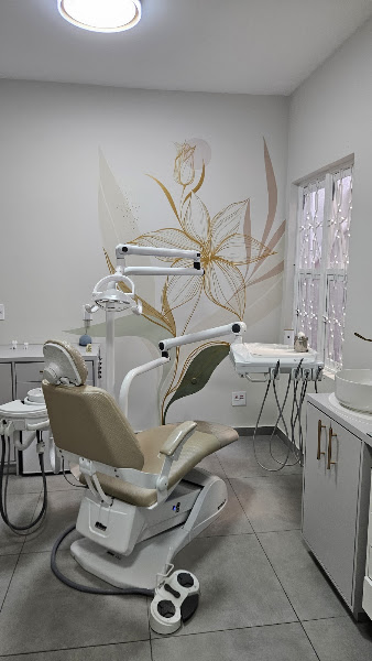 Foto 2 de Dra. Janaina Rezende - dentista sjc