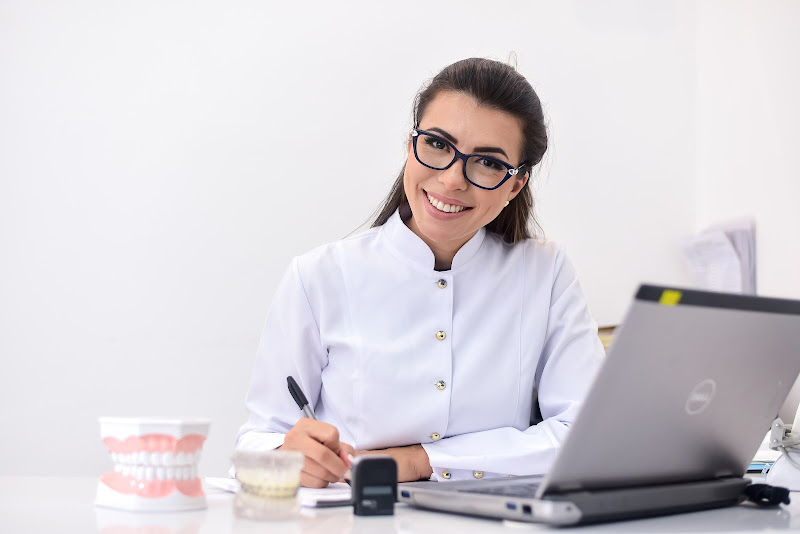 Foto 2 de Dra. Jennyfer Caroline | Odontologia & Estética