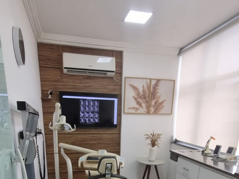 Foto 10 de Dra Joana Moutinho • Dentista em Campos dos Goytacazes