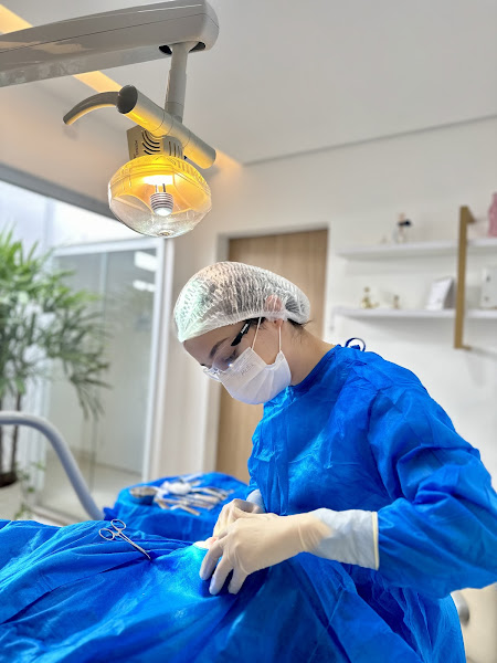 Foto 3 de Dra. Jordana Davi | Dentista Uberlândia | Extração de Sisos | Implante | Prótese Dentária