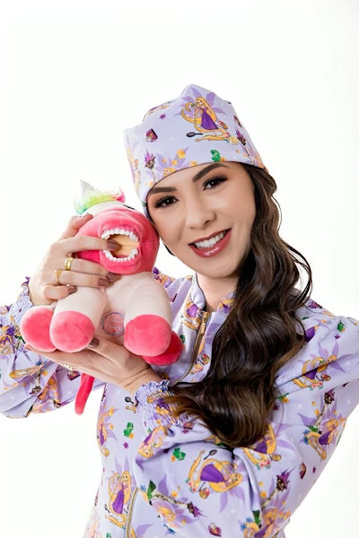 Foto 2 de Dra. Josiane Galletti - Odontopediatra e Ortodontista - Dentista de criança - Frenectomia a laser - Ortodontia infantil