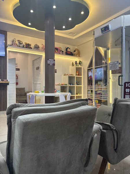 Foto 3 de Dra. Josiane Galletti - Odontopediatra e Ortodontista - Dentista de criança - Frenectomia a laser - Ortodontia infantil