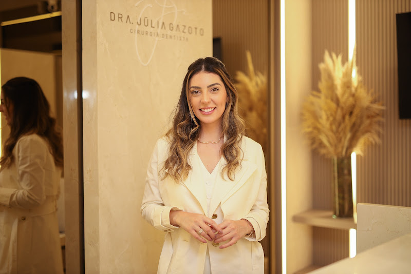 Foto 2 de Dra. Júlia Gazoto | Harmonização Orofacial