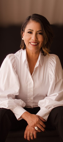 Foto 2 de Dra. Juliana Arantes, Especialista em Tratamento de Canal com Microscópio