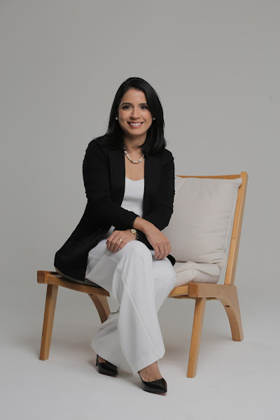 Foto 2 de Dra. Juliana M Oliveira - Cirurgia Bucomaxilofacial & Implantodontia & Harmonização Orofacial