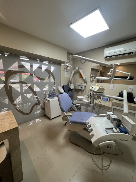 Foto 2 de Dra. Juliana Mayumi - Dentista - Jardim Olímpico | Clareamento, Limpeza, Facetas, Restauração Dental, Próteses e Cirurgias