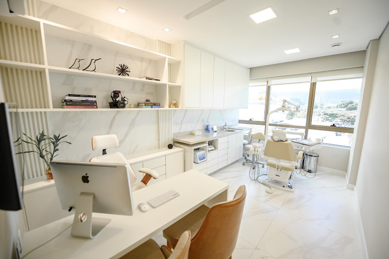 Foto 3 de Dra. Juliana Portes - Estomatologia, Periodontia e Reabilitação Oral