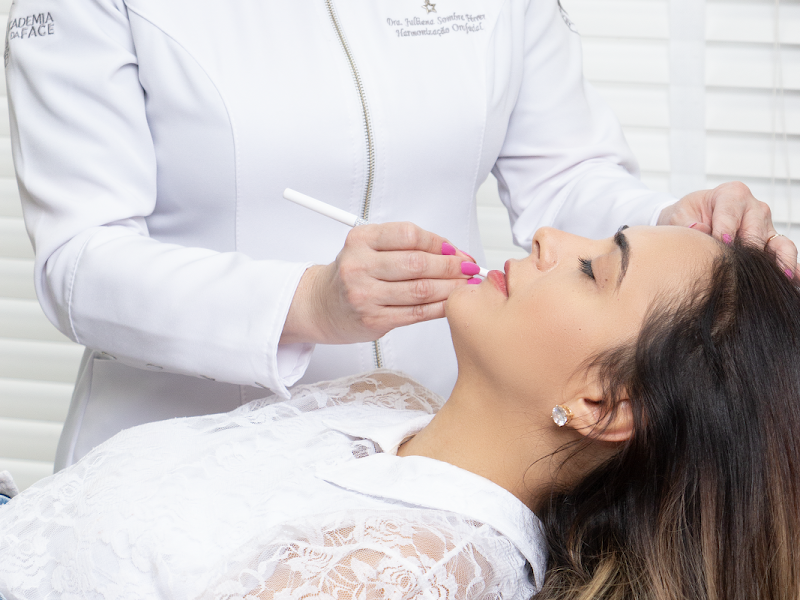 Foto de Dra. Julliana Sombra Ferrer harmonização Facial