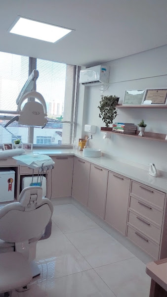 Foto 2 de Dra. Jussara Gonçalves - Estomatologia