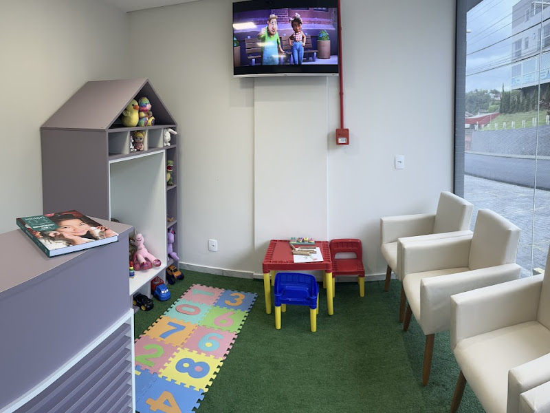 Foto de Dra. Kaína Covalsqui - Dentista de criança em Blumenau